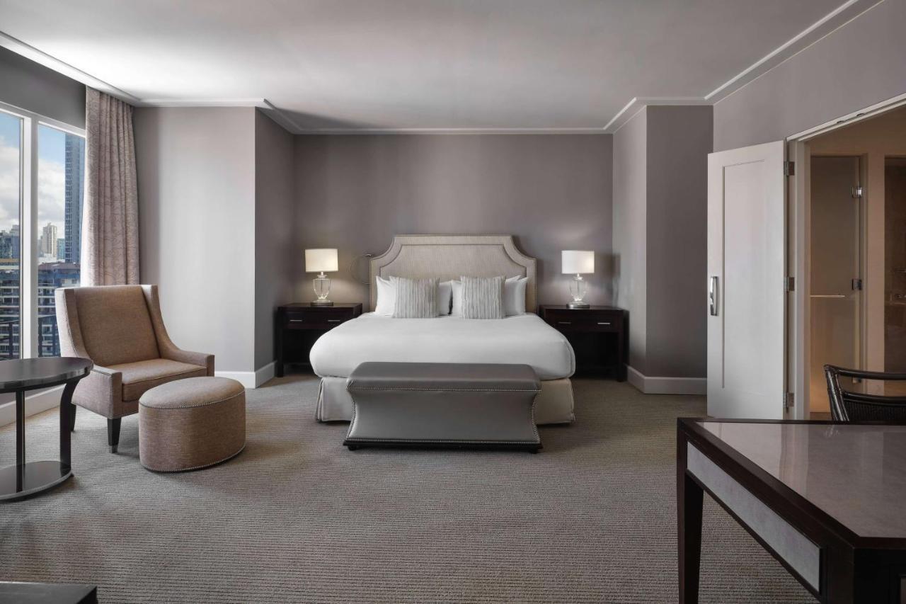 Bristol Panama, A Registry Collection Hotel Exteriör bild A bedroom at The Ritz-Carlton, Chicago