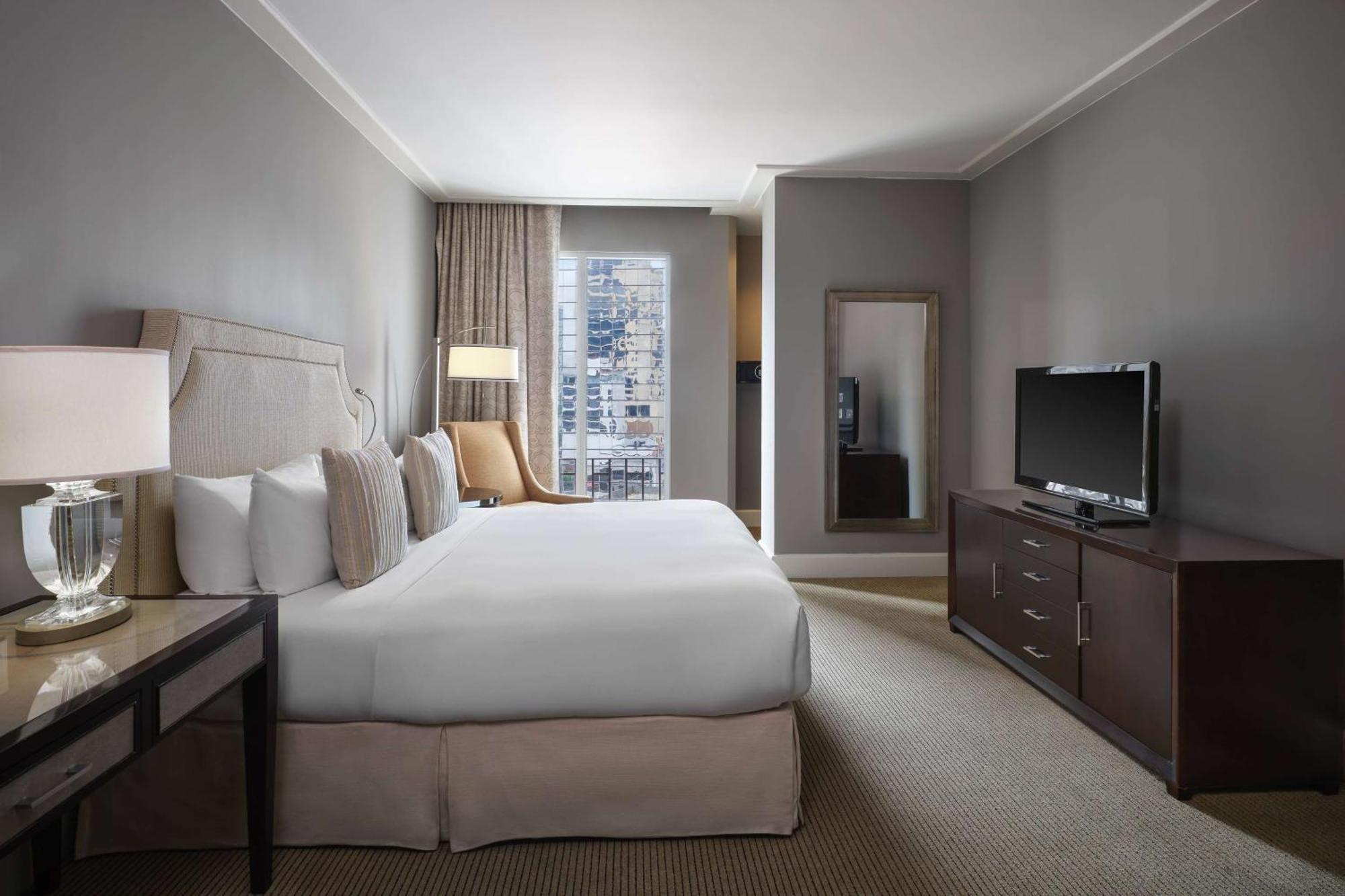 Bristol Panama, A Registry Collection Hotel Exteriör bild A bedroom at the Mandarin Oriental Washington DC