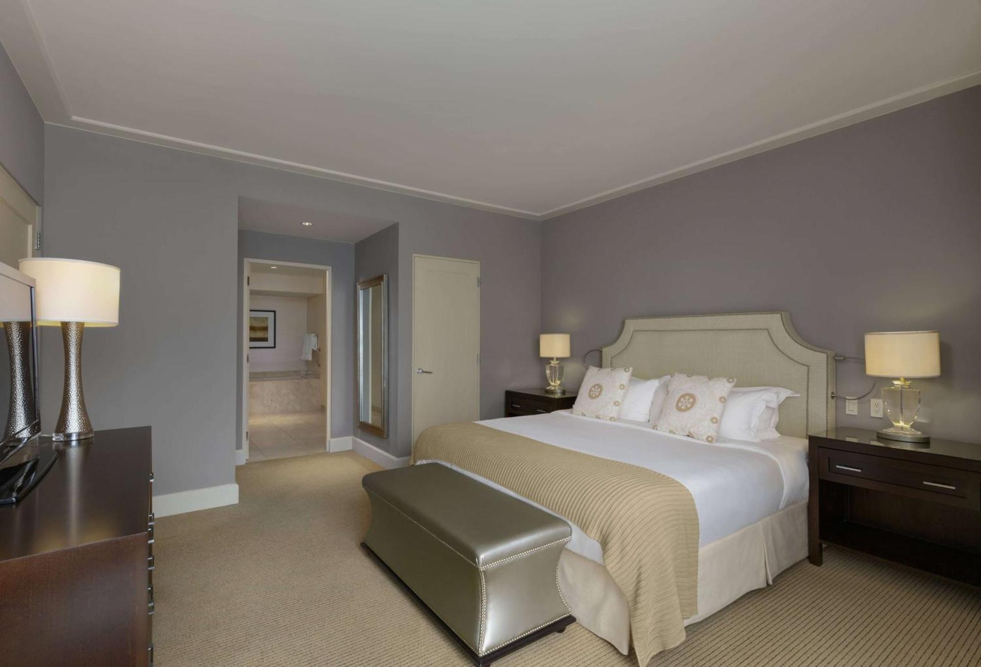 Bristol Panama, A Registry Collection Hotel Exteriör bild A bedroom at the hotel