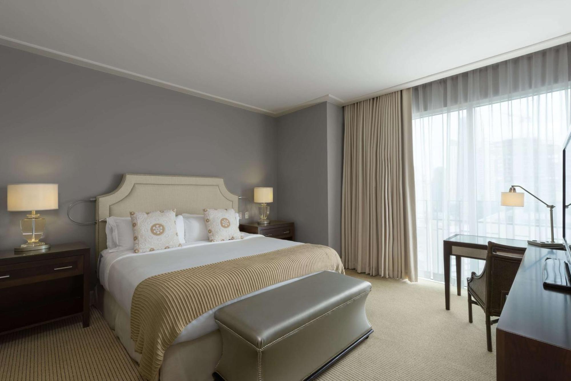 Bristol Panama, A Registry Collection Hotel Exteriör bild A bedroom at the Four Seasons Hotel