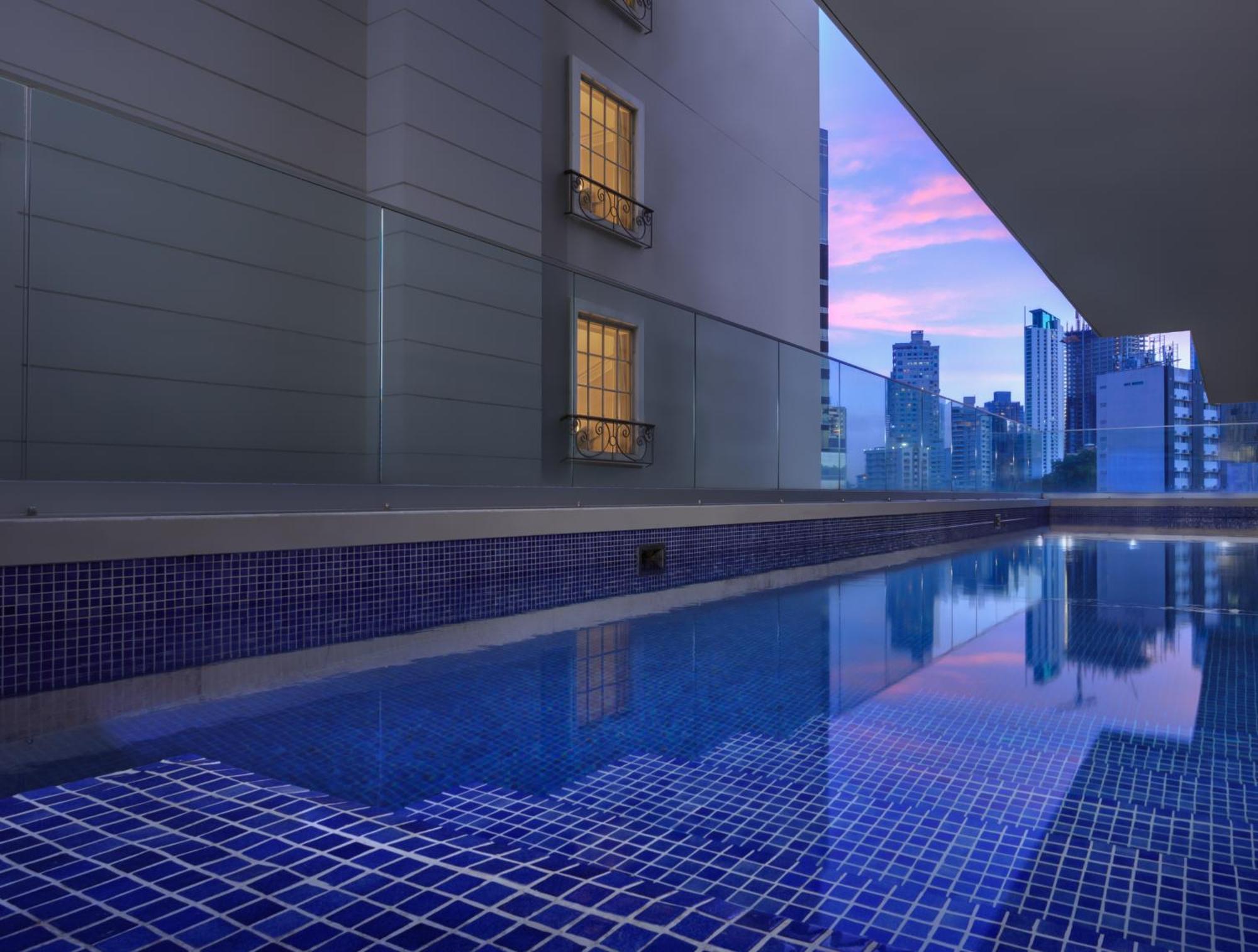 Bristol Panama, A Registry Collection Hotel Exteriör bild The swimming pool at the hotel