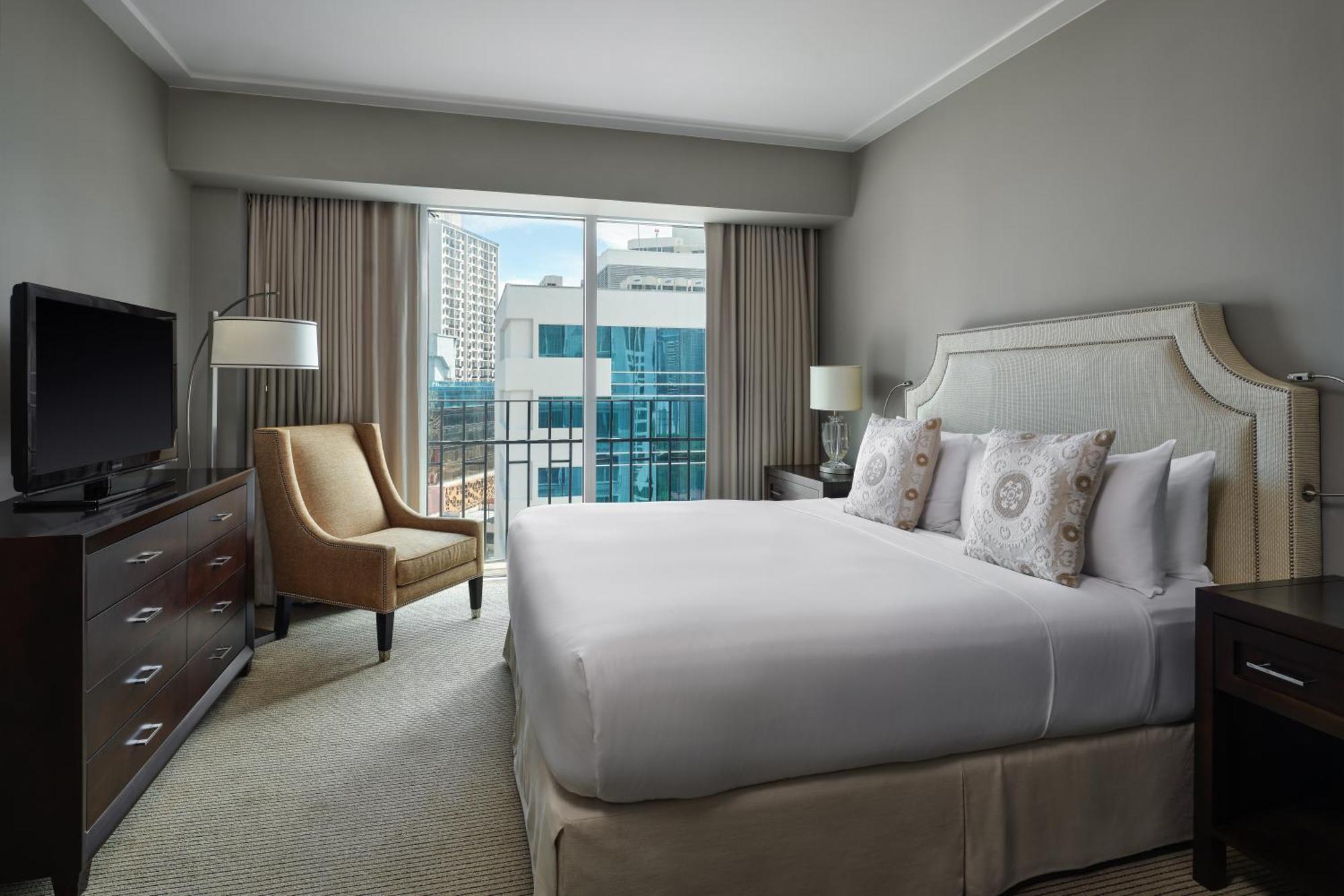 Bristol Panama, A Registry Collection Hotel Exteriör bild A bedroom at the Four Seasons Hotel
