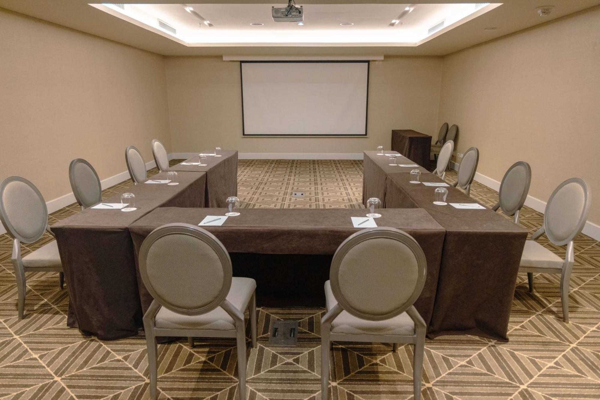 Bristol Panama, A Registry Collection Hotel Exteriör bild A meeting room at the Four Seasons Hotel, Washington, D.C.